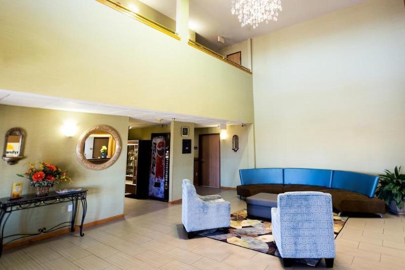 Days Inn & Suites By Wyndham Уичита Екстериор снимка